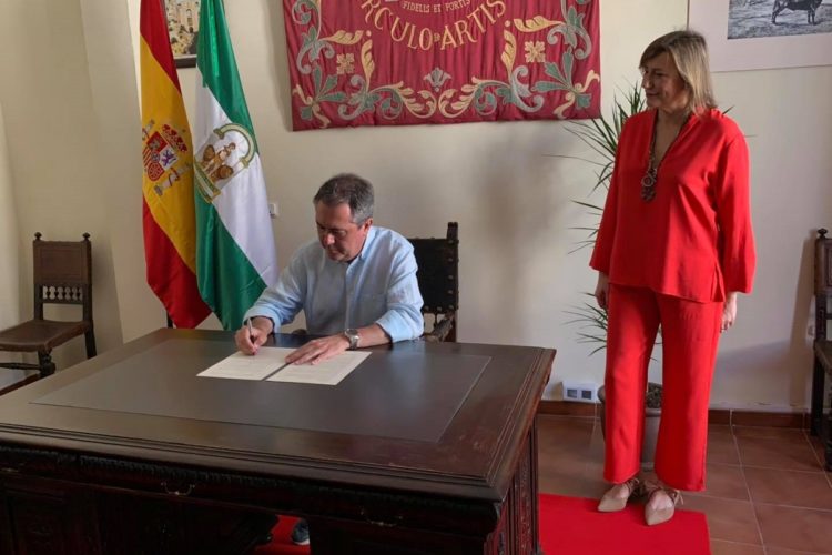 Aguilera apoya la candidatura de Espadas y con ello condiciona su futuro político al resultado de las primarias del PSOE-A