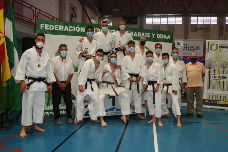 Los karatecas del Club Bushido logran 16 medallas en la copa Andalucía Estilos