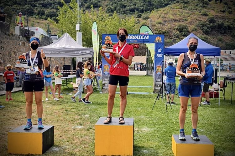 La corredora Susana Gutiérrez del Club Harman Trail Running, vencedora de la Absoluta Femenina en el CxM Igualeja