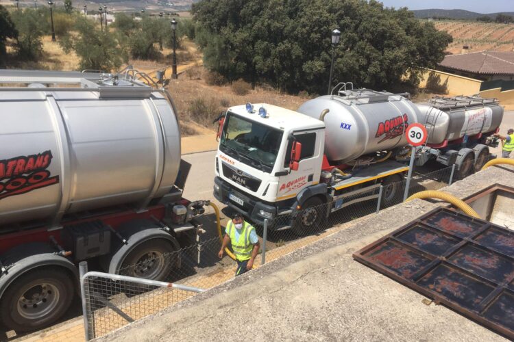 Arriate pide agua a los municipios cercanos ante los problemas de abastecimiento que está sufriendo este verano