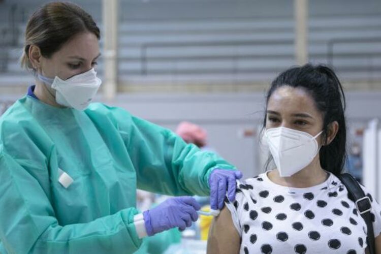 Abierta la vacunación para los mayores de  21 años y el viernes desde los 18