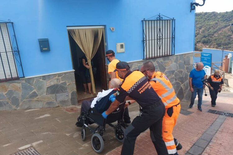 Los vecinos evacuados a Ronda por el incendio de Sierra Bermeja regresan a sus pueblos