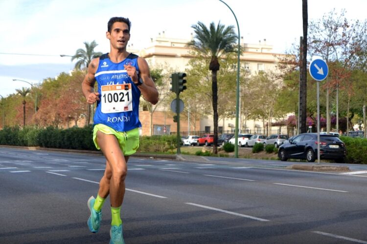 El deportista rondeño Gerardo Pérez Clotet logra el segundo puesto en la 10K Carrera Popular de Sevilla