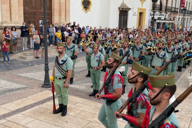 La Legión celebra el Día de la Fiesta Nacional con una exhibición militar en el centro de Ronda