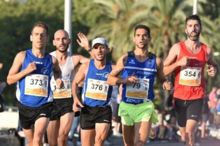 El corredor rondeño Gerardo Perez-Clotet supera su marca personal y queda octavo en su categoría en la Media Maratón de Sevilla