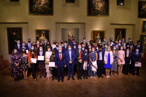 Foto de familia de los premiados.