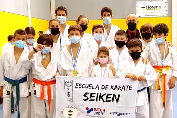 Los karatecas de la Escuela Seiken de Ronda se traen cuatro medallas del Circuito Provincial de Riogordo
