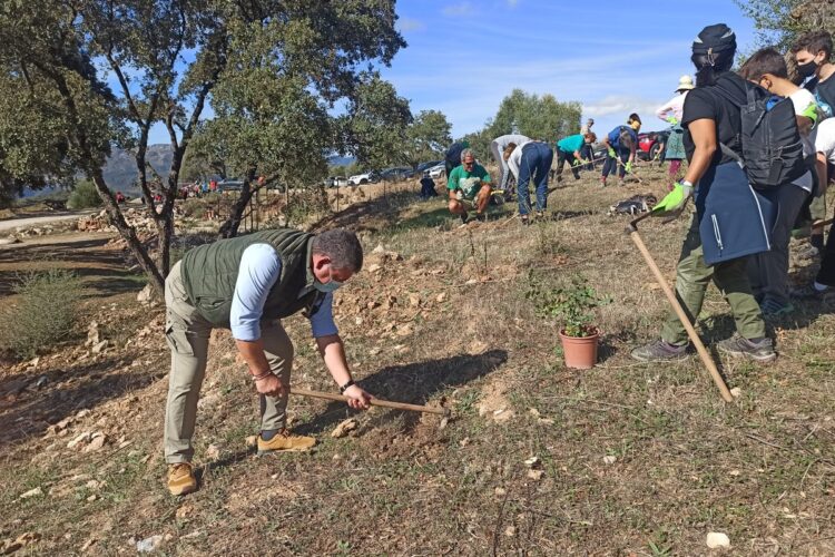 Ayuntamiento y Junta ponen en marcha un curso remunerado de educación ambiental con 400.000 euros