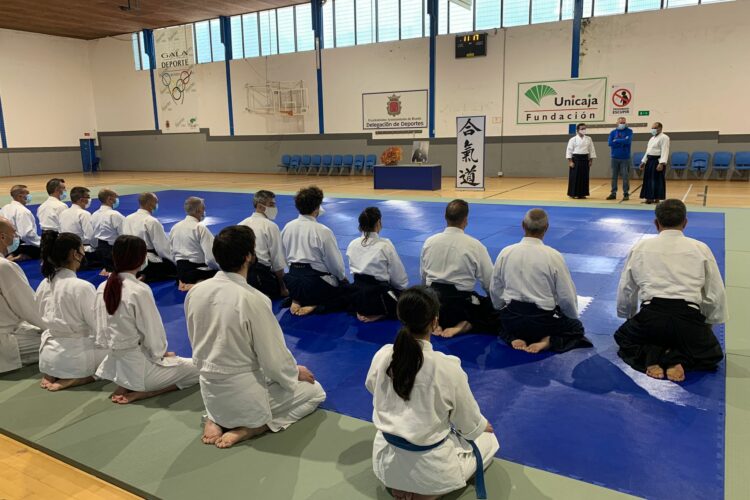 El maestro de aikido, Roberto Sánchez, imparte en Ronda un curso donde participan aficionados de toda España y Portugal  