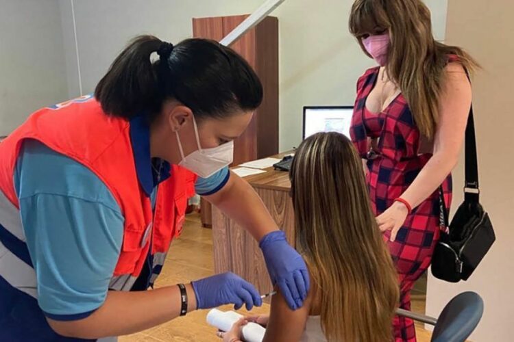 Ronda empieza a administrar las primeras vacunas anti Covid a menores de 9 a 11 años este miércoles en el Hospital