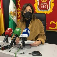 Mª Paz Fernández reestructura el equipo de gobierno y cesa de sus delegaciones a dos concejales de APR