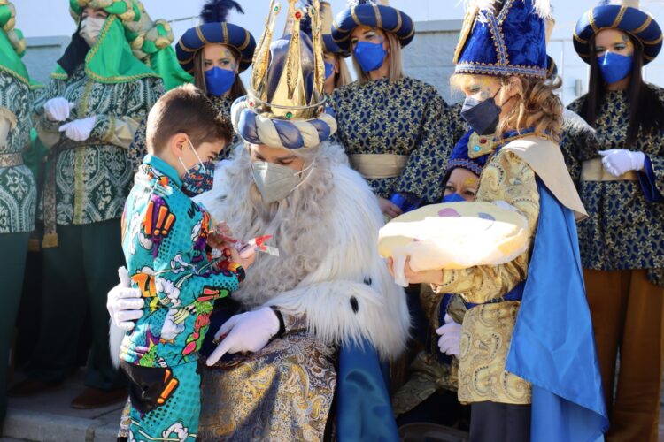 Los Reyes Magos inician su recorrido por Ronda con su tradicional visita a las pedanías