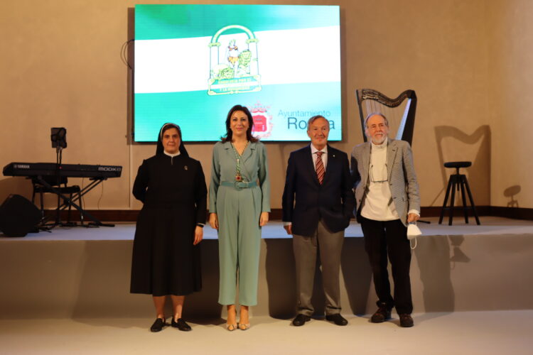 Ronda reconoce en el Día de Andalucía al colegio de la Inmaculada, al doctor Joaquín  Morales y al solidario Antonio Lasanta