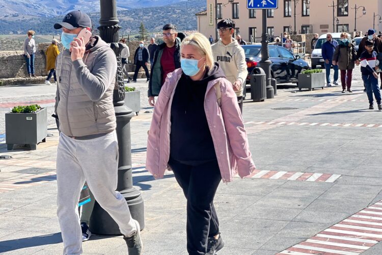 Arranca la semana en la Serranía con un leve incremento de casos activos por Covid pero baja la tasa de incidencia