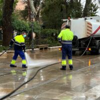 La sequía obliga a restringir el riego de parques y jardines y baldear las calles con agua depurada