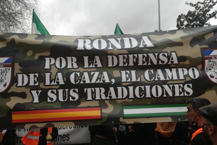 Un grupo de rondeños participan en Madrid en la manifestación en defensa del mundo rural