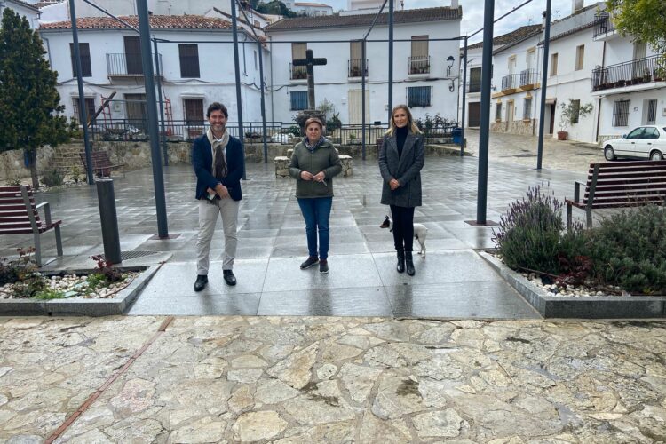 La Diputación realiza el arreglo del entorno de la plaza de la Constitución de Atajate
