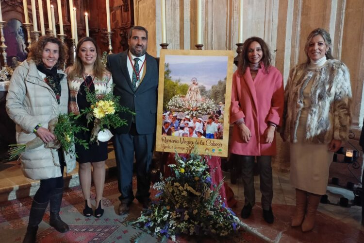 Una fotografía de hace más de 30 años compone el cartel oficial de la Romería de la Virgen de la Cabeza