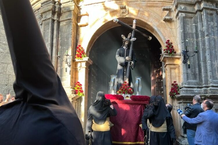 La Vera Cruz abrió la jornada del Jueves Santo con una estación de penitencia llena de pasión y sobriedad