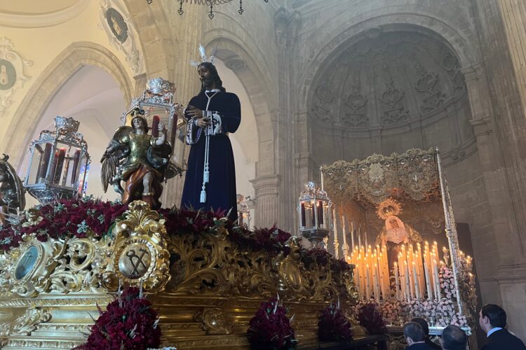 Romero, incienso y saetas en Los Gitanos, en un atardecer único para los cofrades rondeños