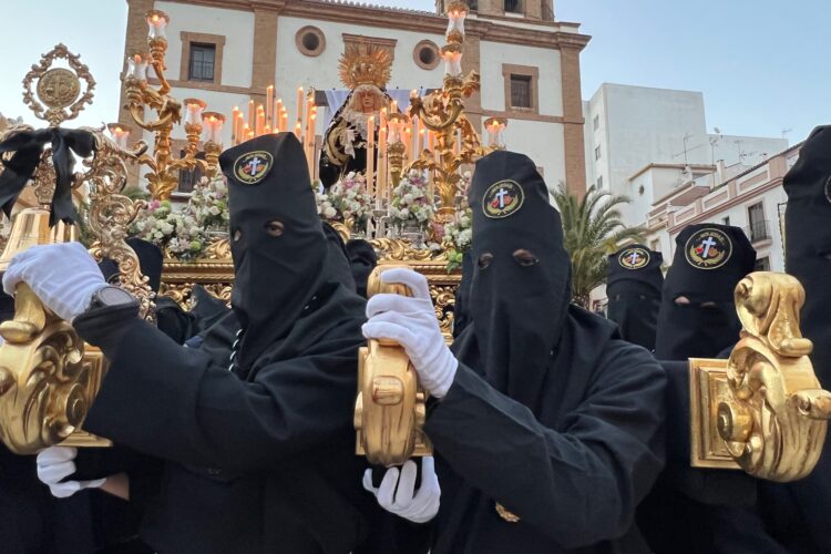 Las lágrimas de dolor de La Soledad cierran la Pasión en Ronda en un Viernes Santo único