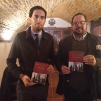La Hermandad de los Gitanos presenta el libro de la historia de la corporación «Entre Saetas y Romero»