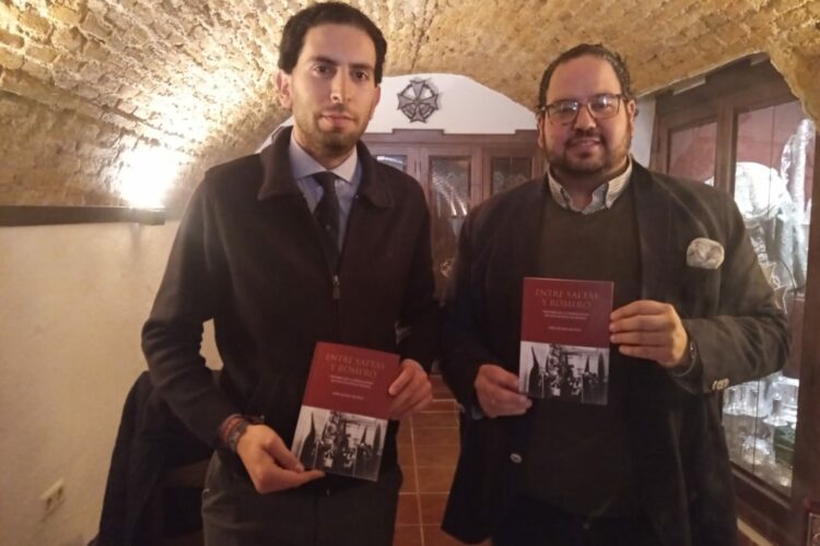 La Hermandad de los Gitanos presenta el libro de la historia de la corporación «Entre Saetas y Romero»