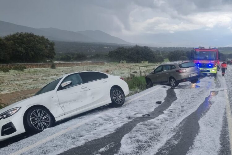 Accidente múltiple con tres vehículos involucrados cuando granizaba en la carretera Ronda-Cuevas del Becerro