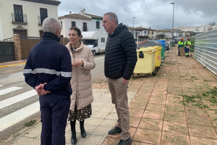 El Consistorio refuerza las labores de desbroce en las barriadas rondeñas