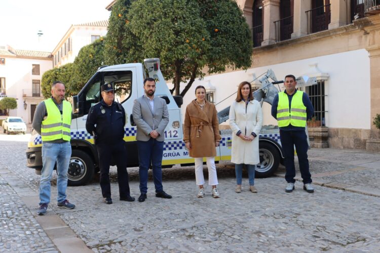 La grúa municipal entra en servicio de nuevo a partir de este Domingo de Ramos