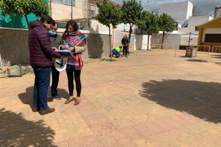 Comienzan los trabajos de remodelación de la plaza de la Madre en la barriada de San Cristóbal