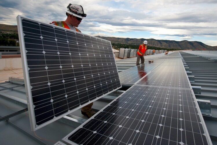 Inician una campaña en Ronda para concienciar de los efectos negativos de las torres y plantas fotovoltaicas