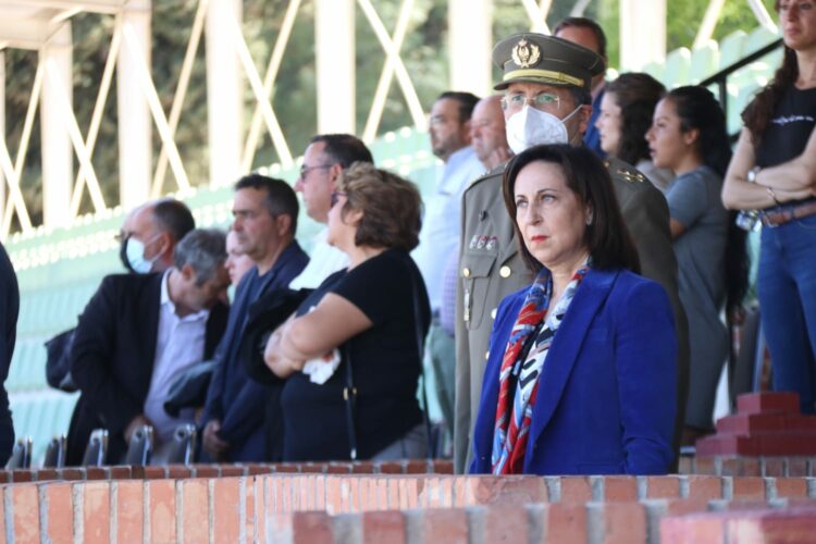 La ministra de Defensa, Margarita Robles, visita la Legión de Ronda para mostrar su pésame a los dos militares fallecidos recientemente