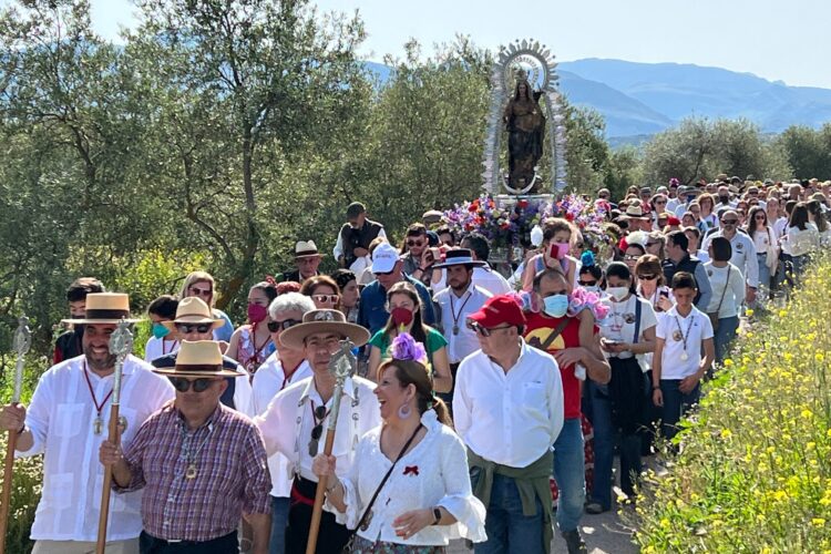 Cientos de rondeños acompañan a la Virgen de la Cabeza en su romería