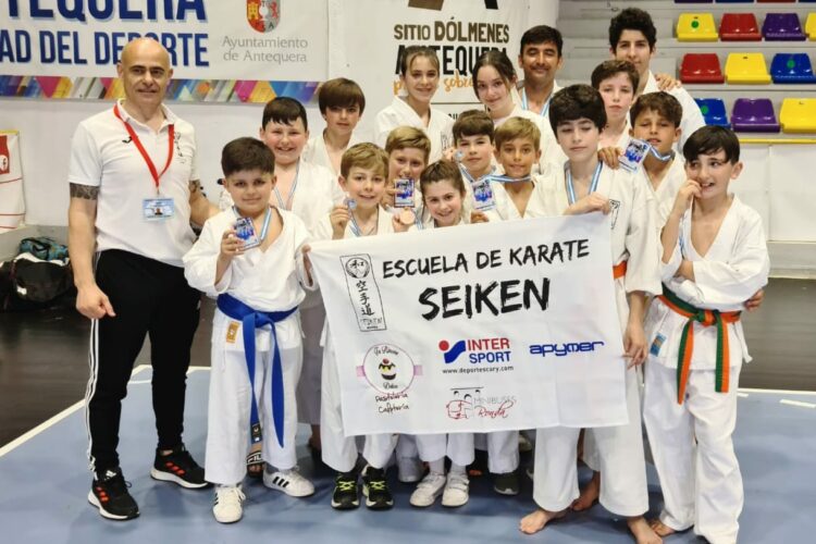 Los alumnos de la Escuela de Kárate Seiken lograron buenos resultados en el Trofeo de Antequera