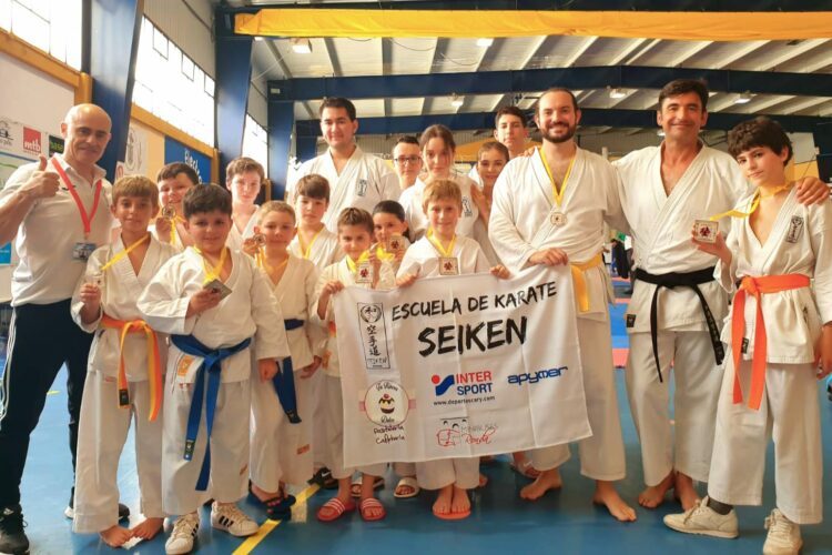 Los alumnos de la Escuela de Kárate Seiken se traen cinco medallas del Campeonato de Andalucía