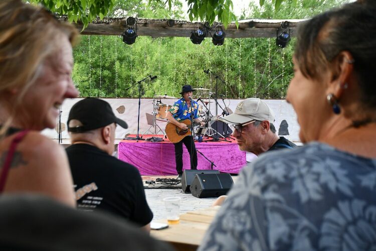 Benadalid celebro su ’40 de mayo’ con un gran ambiente musical