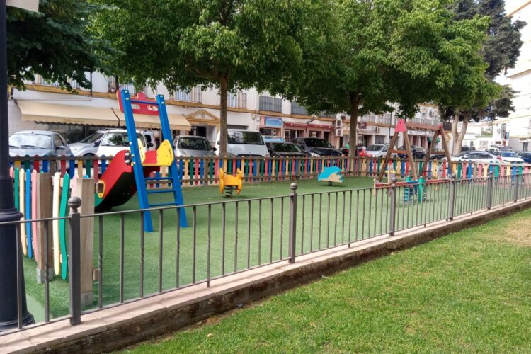El Ayuntamiento licita la mejora de siete parques infantiles en varias barriadas de Ronda y en la pedanía de Los Prados