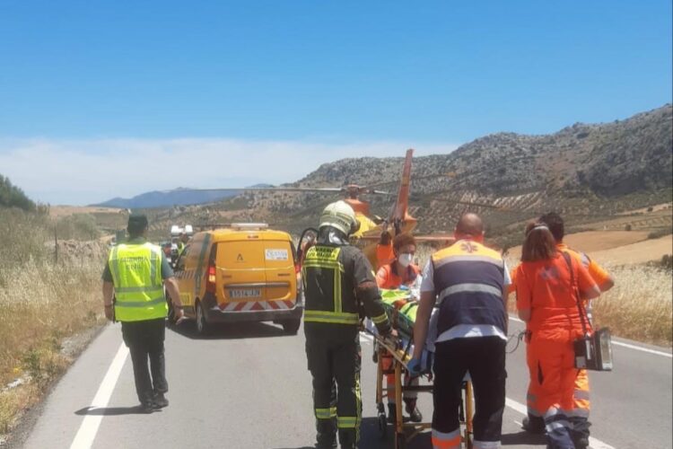 Un accidente  en la A-367 provoca dos heridos y el incendio de un vehículo