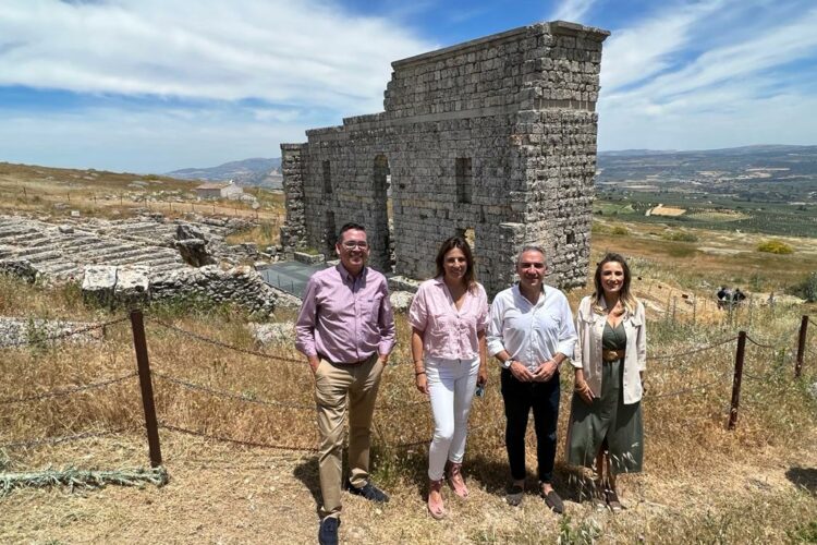 Bendodo, sobre la puesta en valor de Acinipo, en Ronda: «Simboliza perfectamente el cambio en toda Andalucía»