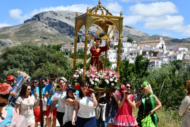 Numerosos vecinos y visitantes acudieron a la Romería del Niño Jesús de Cartajima