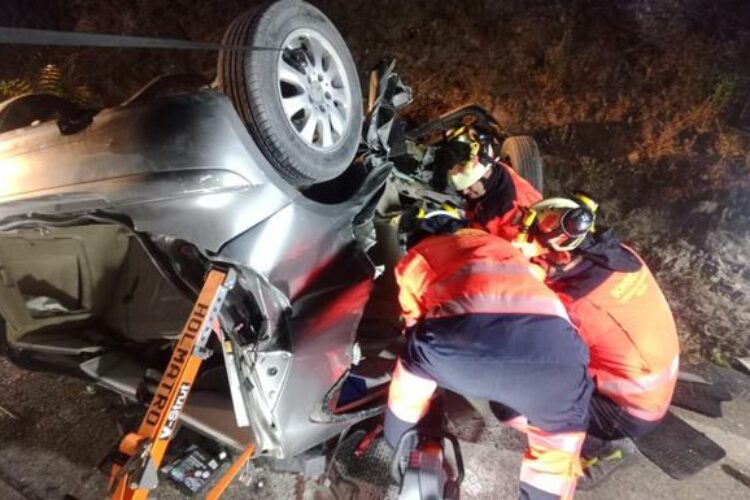 Fallecen en Ronda tres jóvenes en un accidente de tráfico en la curva de los Descalzos Viejos