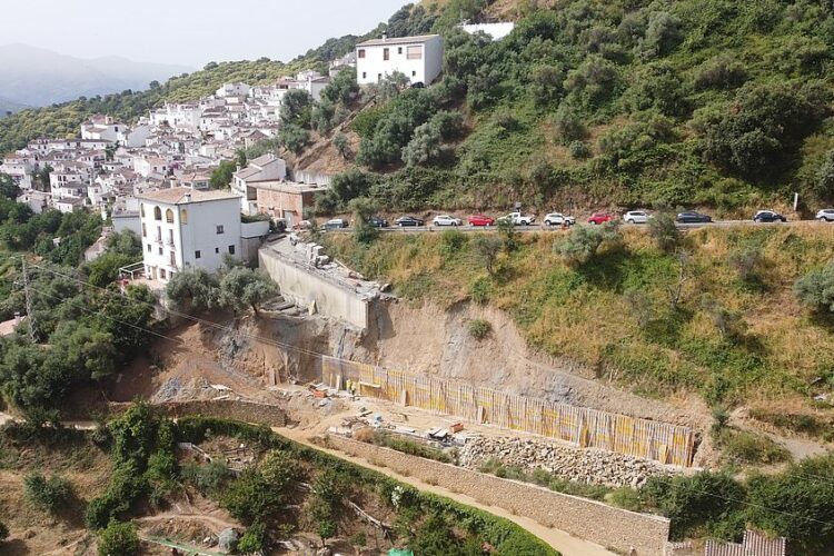 Benalauría avanza en la construcción de un gran parking público de 180 plazas