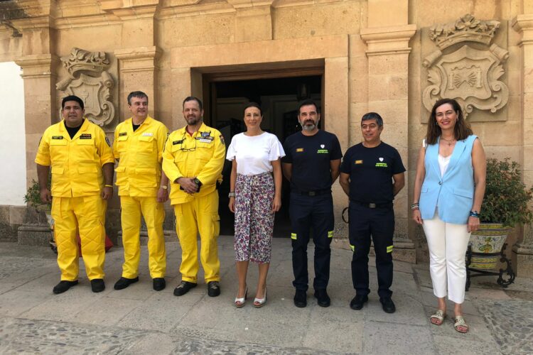 Una delegación de bomberos de Paraguay conoce los sistemas de trabajo de sus compañeros de Ronda
