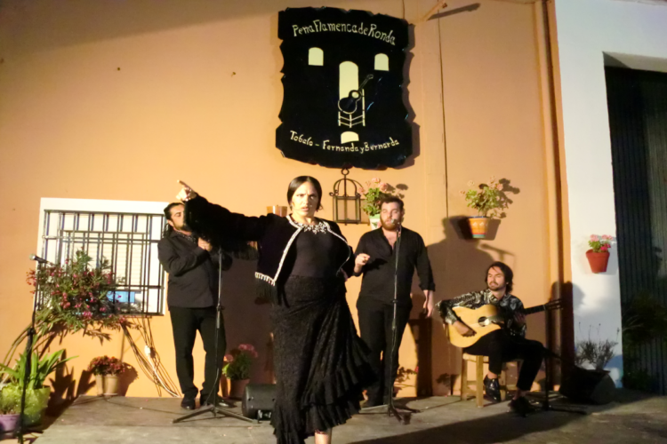 Ana Pastrana y Juanito Berrocal ganan el Concurso Nacional de Cante y Baile Aniya la Gitana