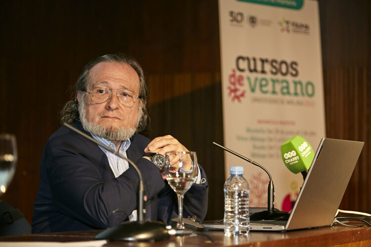 Cursos de Verano de la UMA: Santiago Niño-Becerra ha desvelado el panorama económico que nos espera