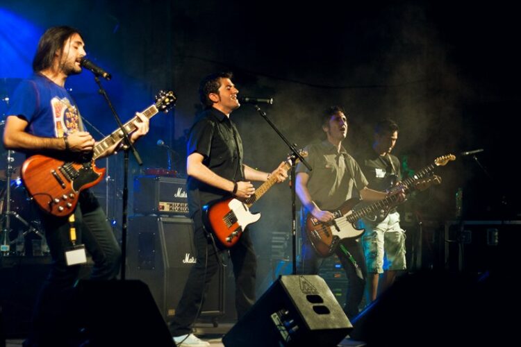 Frank Diago, la comparsa ‘Después de Cai, ni hablar’, Electroduentes y Triana estarán en el ‘Pinsapo Sound’