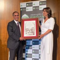 Gabriel Pardo recibe el ‘Escudo de oro’ de la Asociación de Peñas de Ronda