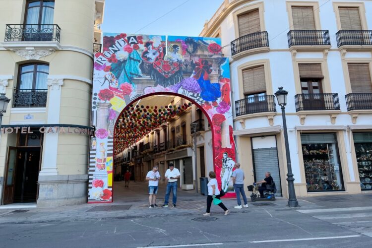 Ronda ya luce su portada de Feria