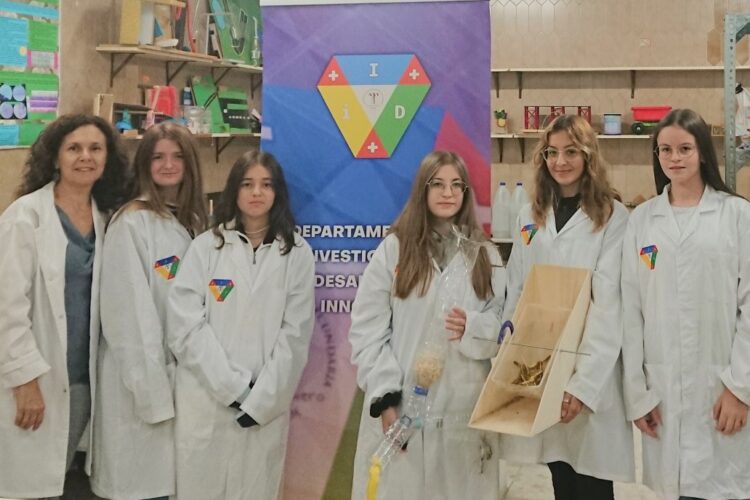 Cinco alumnas del IES Martín Rivero ganan el concurso RedeSTEAM